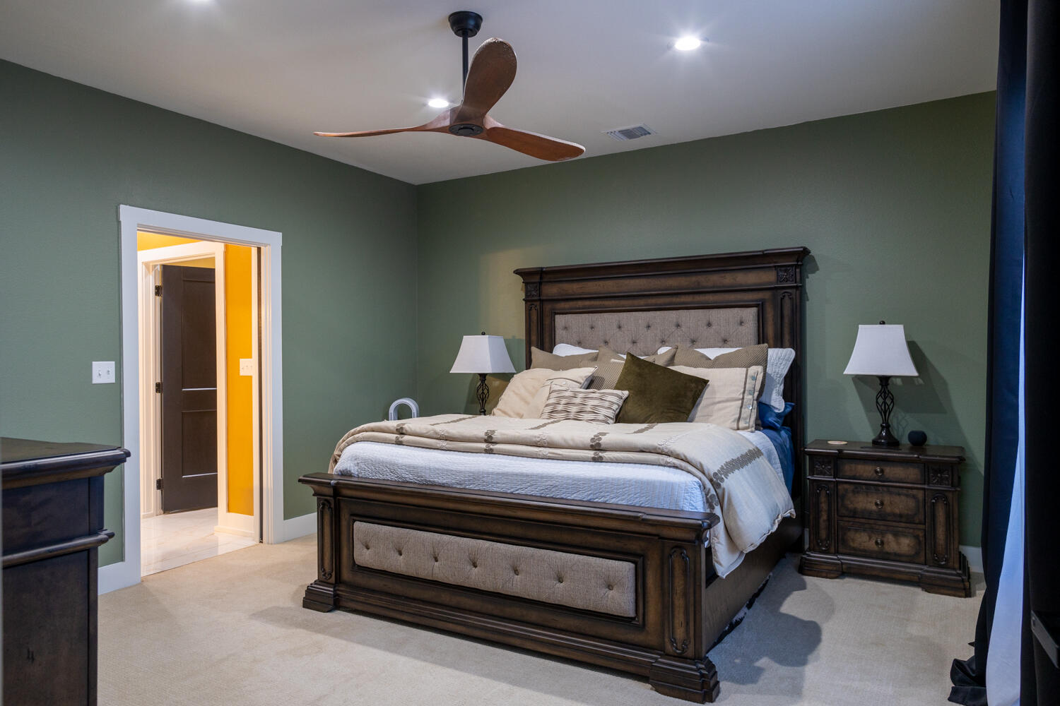 563 Comanche Drive Lubbock, TX 79404 - Photo 11 of 31 Primary Bedroom