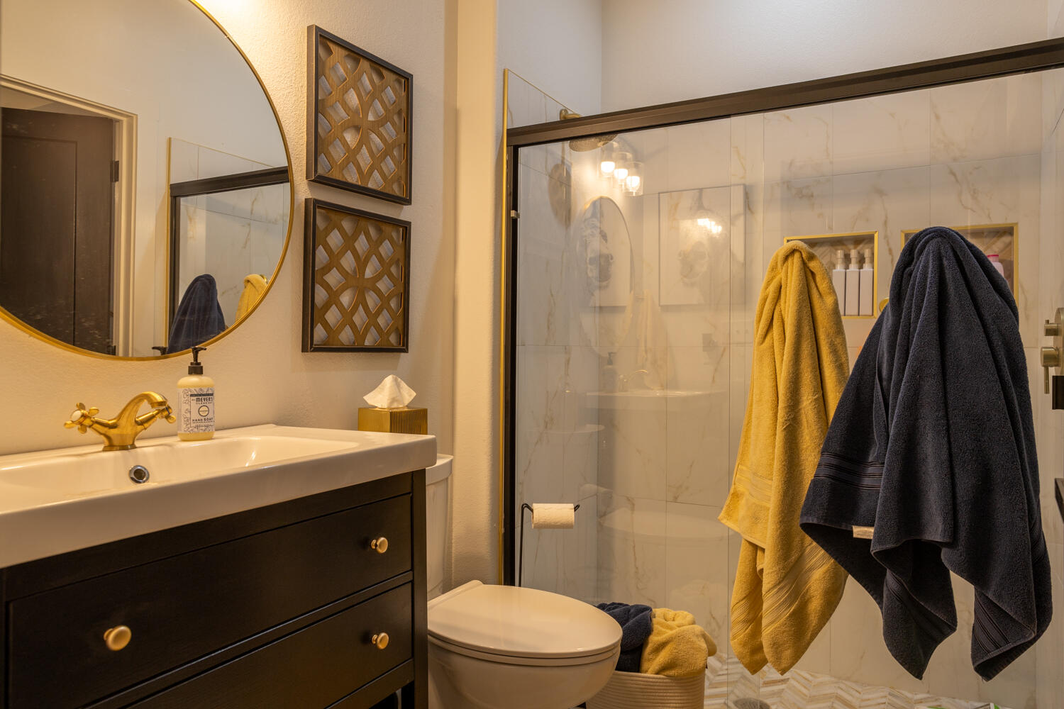 563 Comanche Drive Lubbock, TX 79404 - Photo 22 of 31 Bathroom 2
