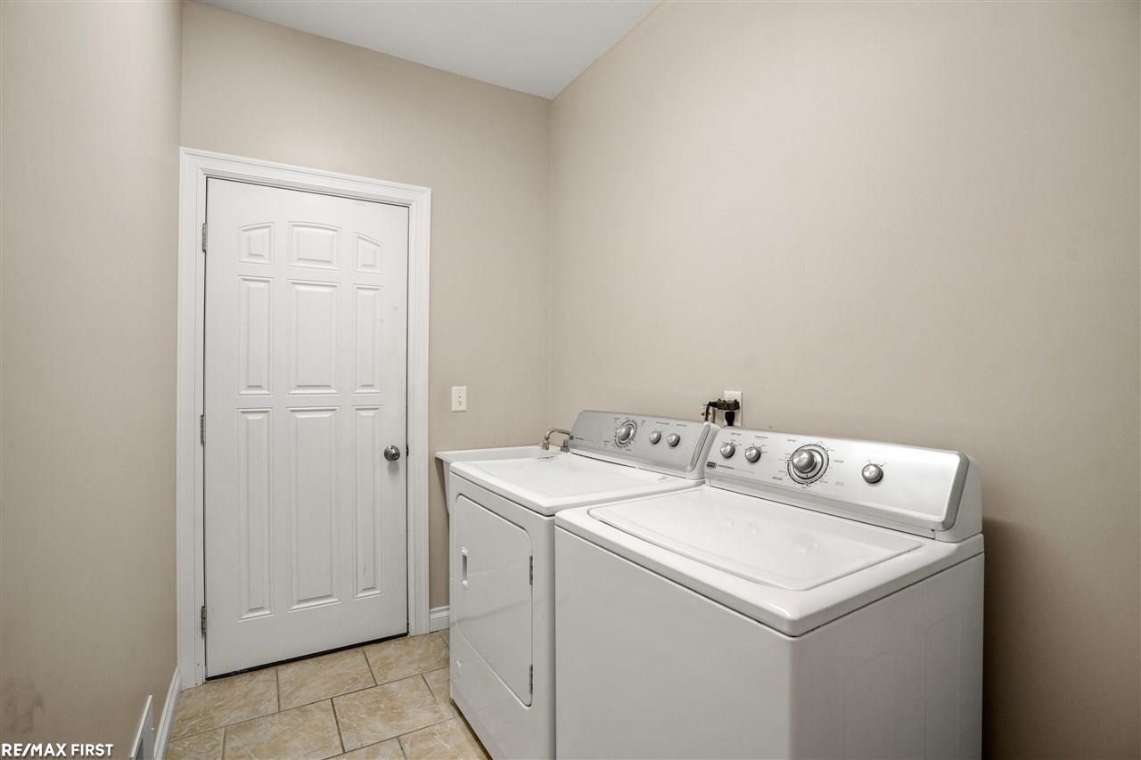 36817 Union Lake Road Clinton Township, MI 48035 - Photo 15 of 23