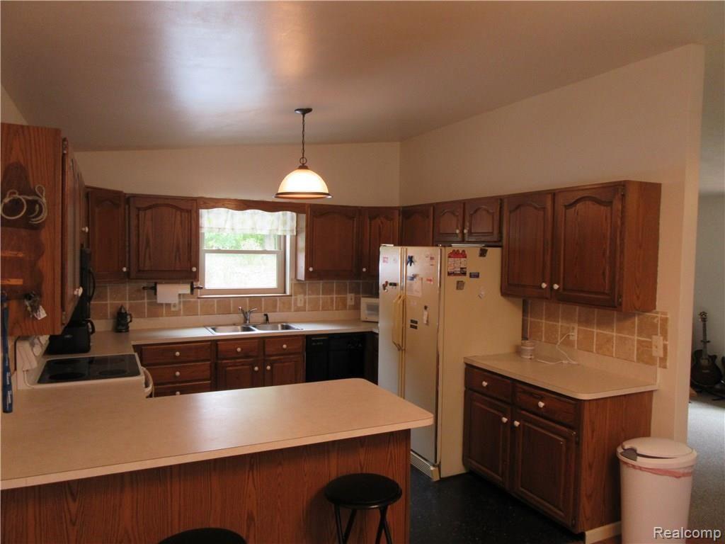 2575 Faussett Road Howell, MI 48855 - Photo 8 of 14 IMG_0520.JPG