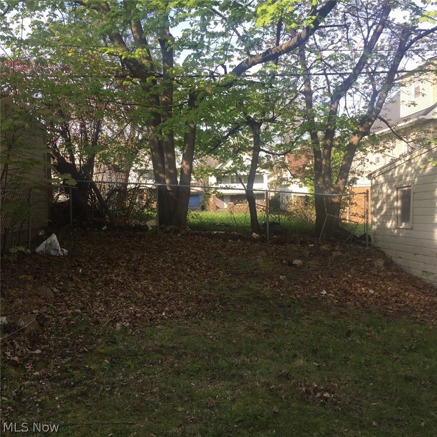 1826 Grantham Road Cleveland, OH 44112 - Photo 3 of 26