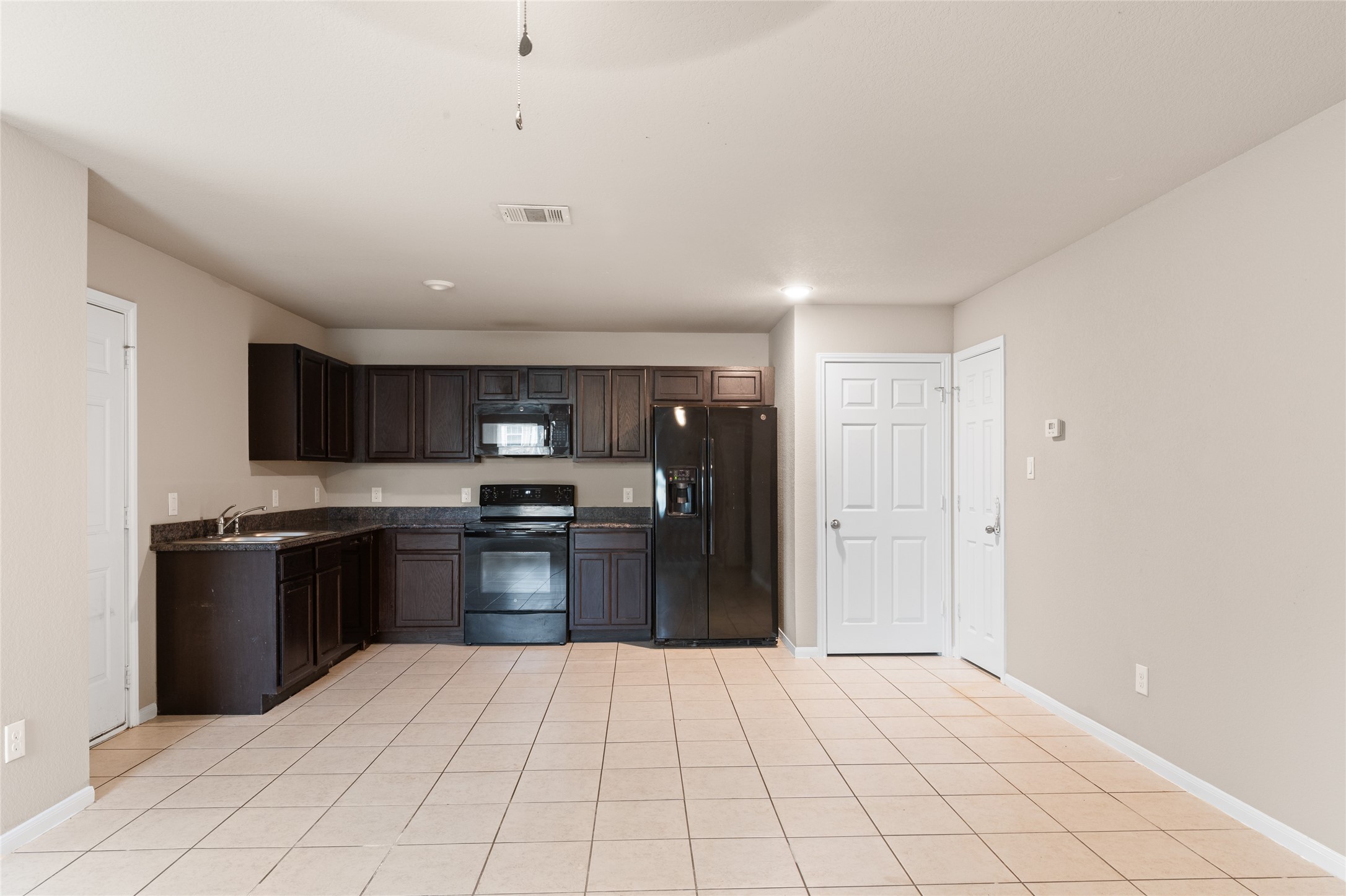 16630 East Hammon Montgomery, TX 77316 - Photo 7 of 14 a kitchen with stainless steel appliances granite countertop a refrigerator and a stove top oven