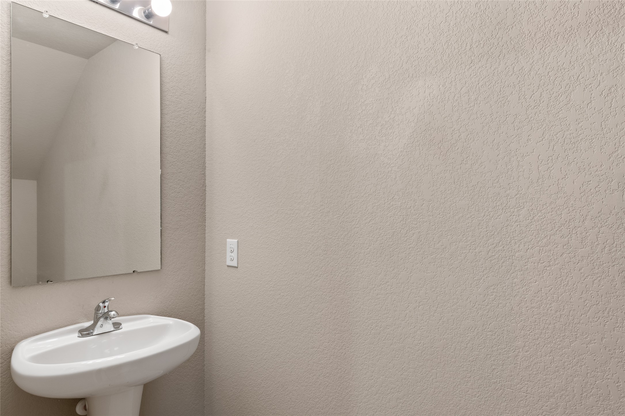 16630 East Hammon Montgomery, TX 77316 - Photo 9 of 14 a bathroom with a sink and a mirror