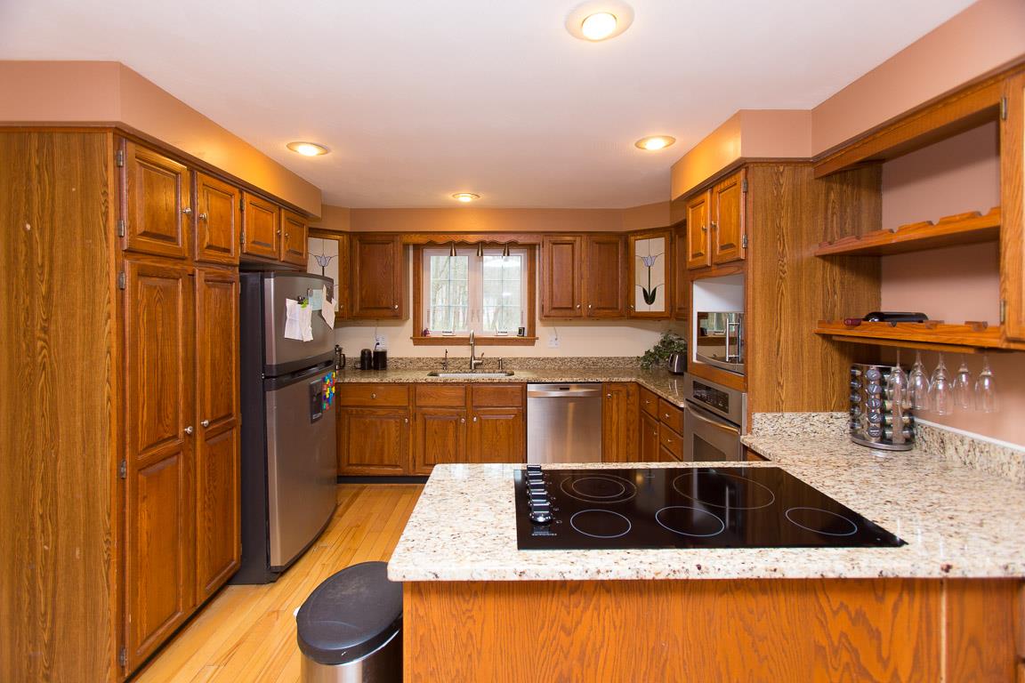 14 Beechwood Road Hudson, NH 03051 - Photo 4 of 32