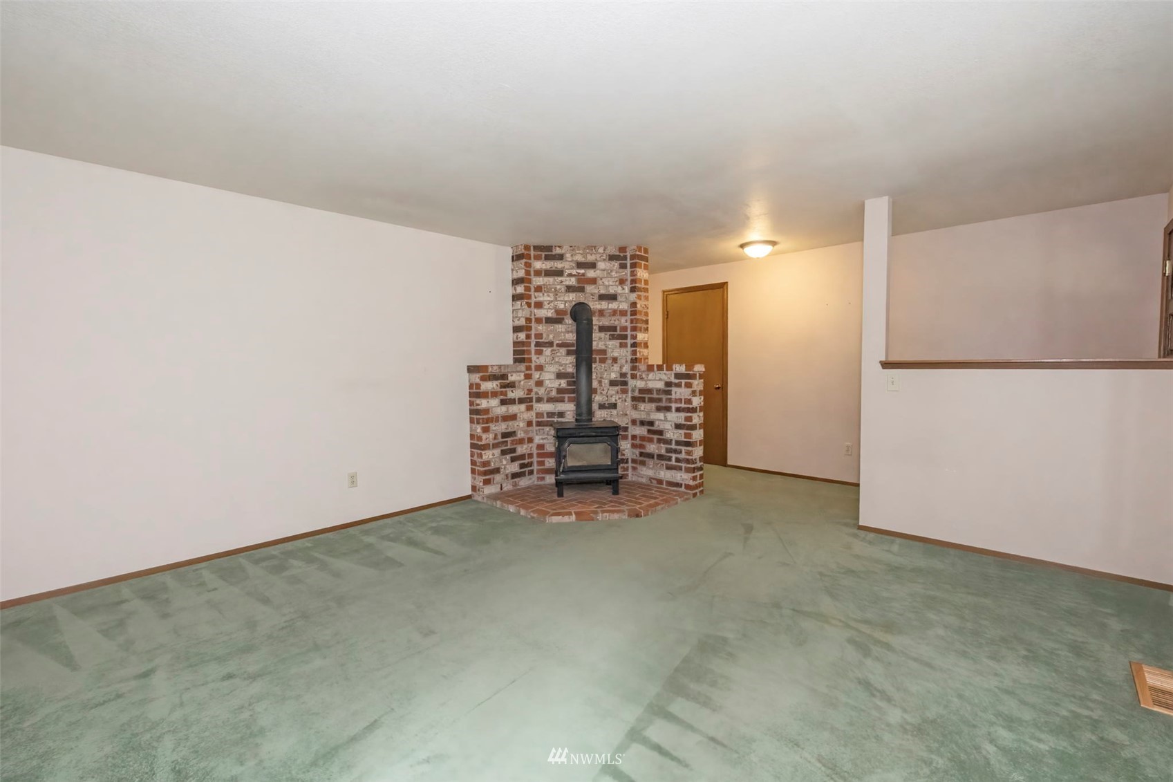 4705 Banner Road Southeast Port Orchard, WA 98366 - Photo 5 of 37 Gallery Image 5
