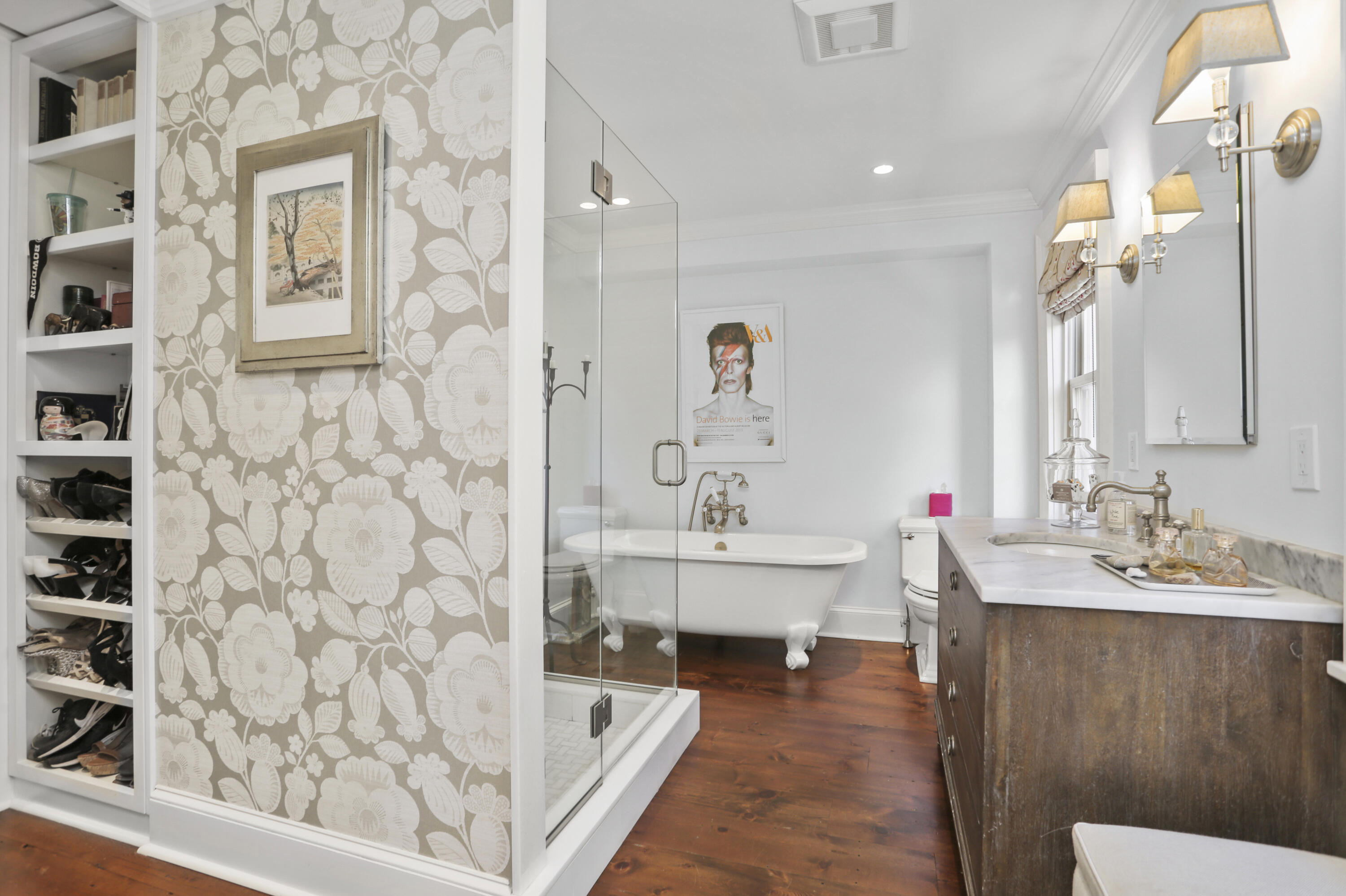 5 Middlesex Road Darien, CT 06820 - Photo 39 of 57 a bathroom with a bathtub sink and mirror