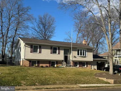 $1,100,000 | 203 Locust Street Southwest, Vienna, VA 22180