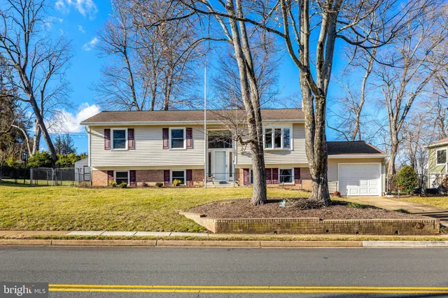 $1,100,000 | 203 Locust Street Southwest, Vienna, VA 22180
