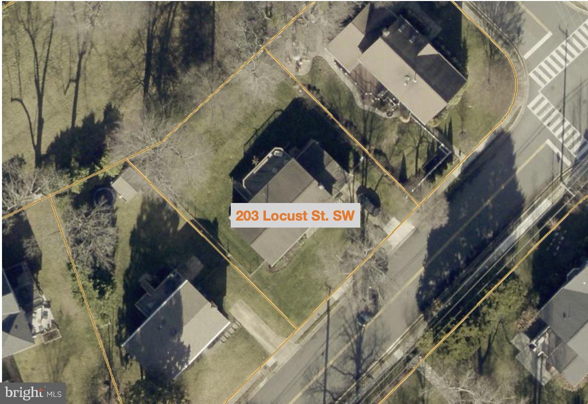 203 Locust Street Southwest Vienna, VA 22180 - Photo 42 of 54