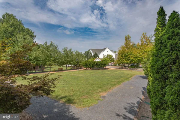 $980,000 | 203 Locust Street Southwest, Vienna, VA 22180