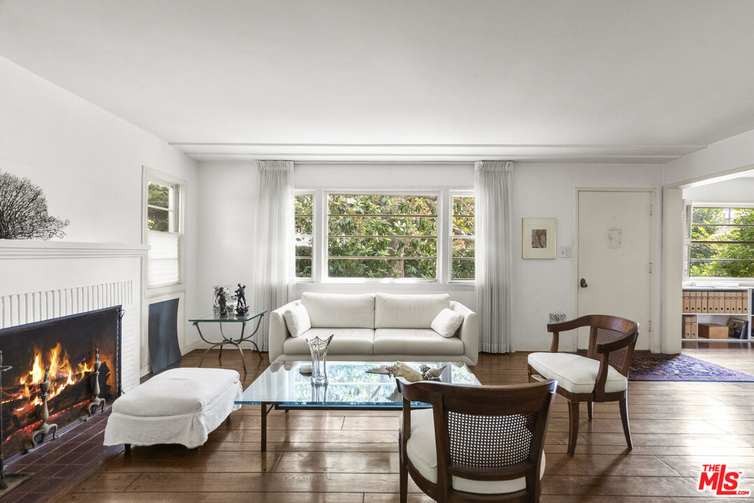 10941 Peach Grove Street Toluca Lake, CA 91601 - Photo 11 of 54