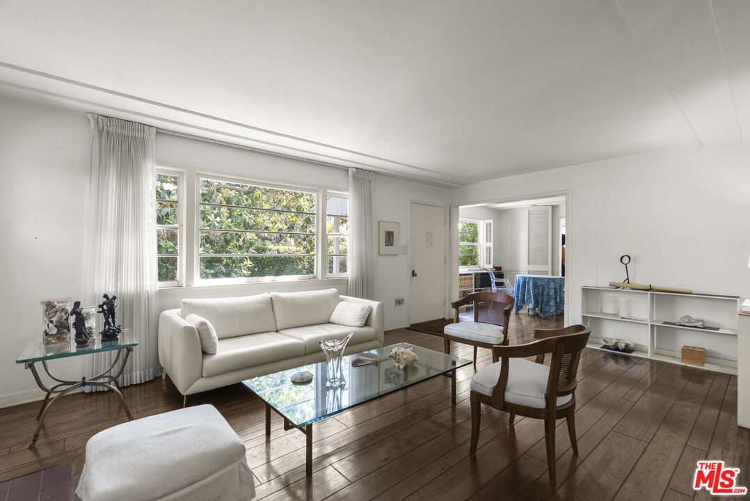 10941 Peach Grove Street Toluca Lake, CA 91601 - Photo 12 of 54