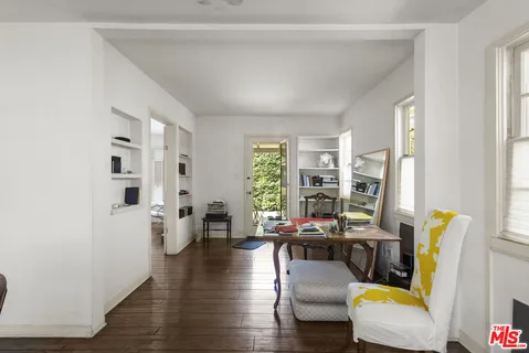 $1,350,000 | 10941 Peach Grove Street, Toluca Lake, CA 91601