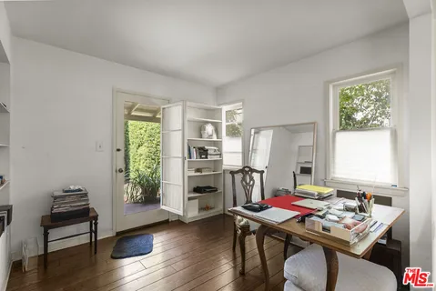 $1,350,000 | 10941 Peach Grove Street, Toluca Lake, CA 91601