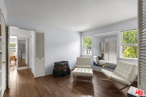 $1,350,000 | 10941 Peach Grove Street, Toluca Lake, CA 91601