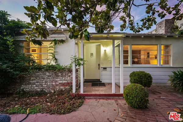 $1,350,000 | 10941 Peach Grove Street, Toluca Lake, CA 91601