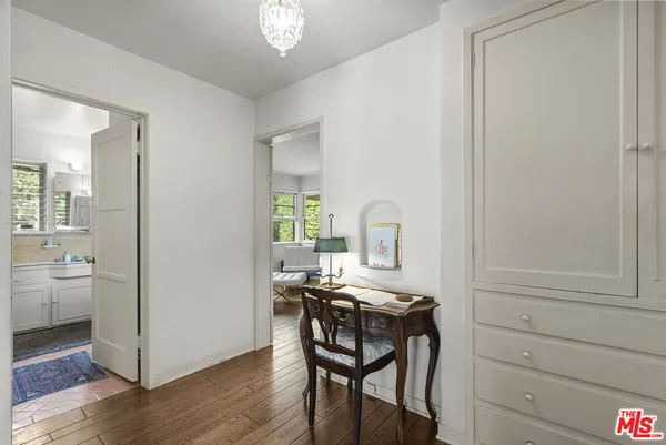 $1,350,000 | 10941 Peach Grove Street, Toluca Lake, CA 91601