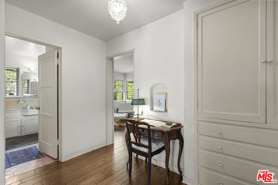 10941 Peach Grove Street Toluca Lake, CA 91601 - Photo 26 of 54