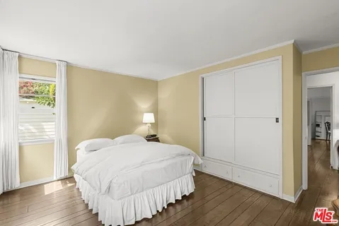 $1,350,000 | 10941 Peach Grove Street, Toluca Lake, CA 91601