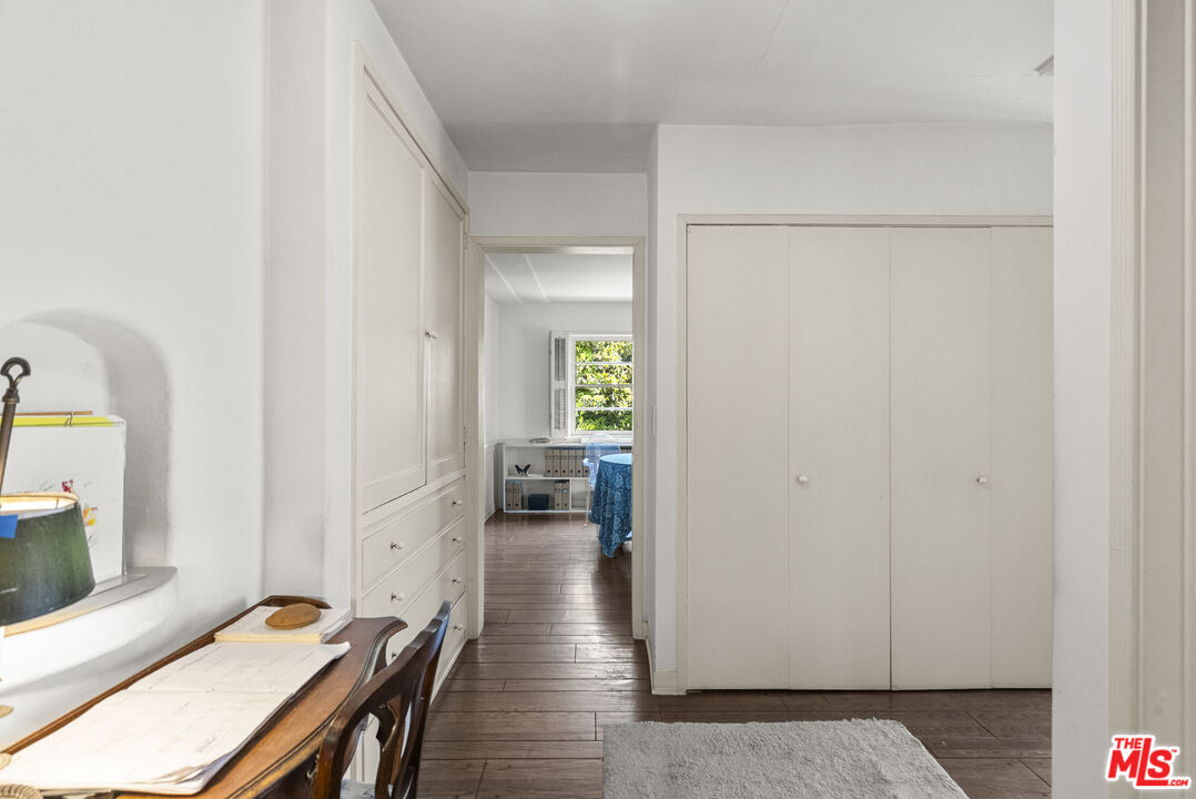 10941 Peach Grove Street Toluca Lake, CA 91601 - Photo 30 of 54