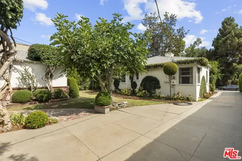 $1,350,000 | 10941 Peach Grove Street, Toluca Lake, CA 91601