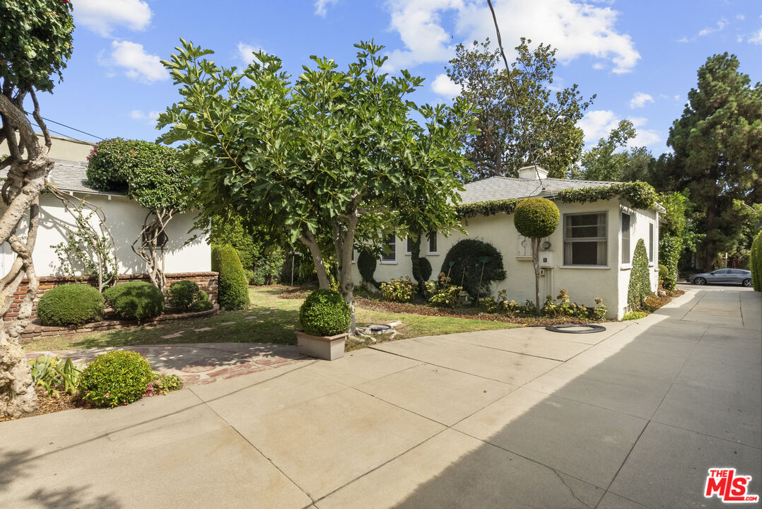 10941 Peach Grove Street Toluca Lake, CA 91601 - Photo 33 of 54