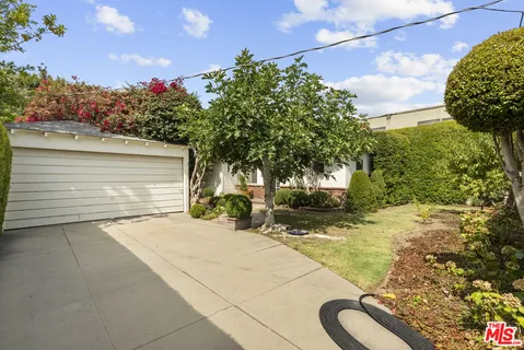 $1,350,000 | 10941 Peach Grove Street, Toluca Lake, CA 91601