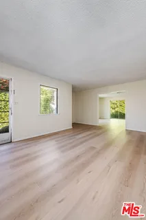 $1,350,000 | 10941 Peach Grove Street, Toluca Lake, CA 91601