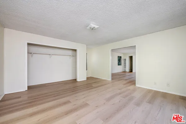 $1,350,000 | 10941 Peach Grove Street, Toluca Lake, CA 91601