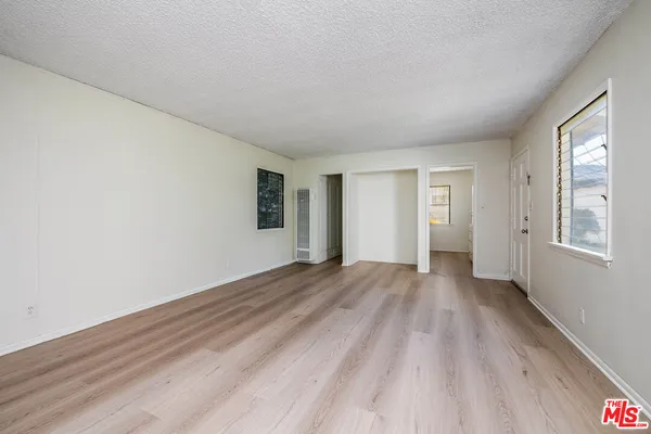 $1,350,000 | 10941 Peach Grove Street, Toluca Lake, CA 91601