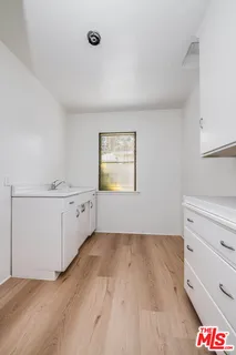 $1,350,000 | 10941 Peach Grove Street, Toluca Lake, CA 91601