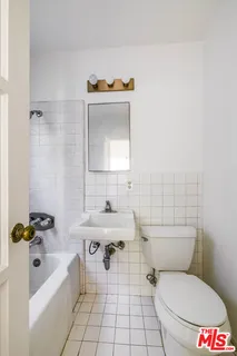 $1,350,000 | 10941 Peach Grove Street, Toluca Lake, CA 91601