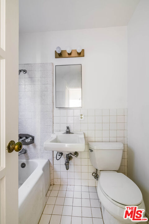 10941 Peach Grove Street Toluca Lake, CA 91601 - Photo 43 of 54