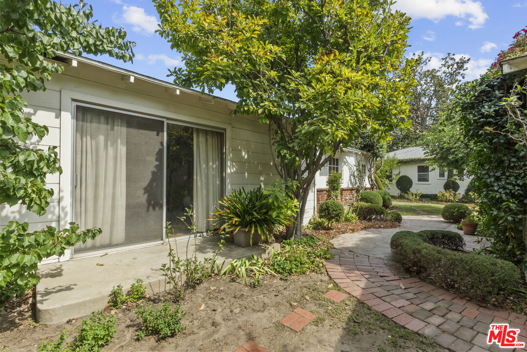 10941 Peach Grove Street Toluca Lake, CA 91601 - Photo 44 of 54