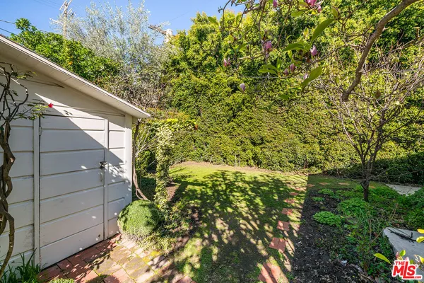 $1,350,000 | 10941 Peach Grove Street, Toluca Lake, CA 91601