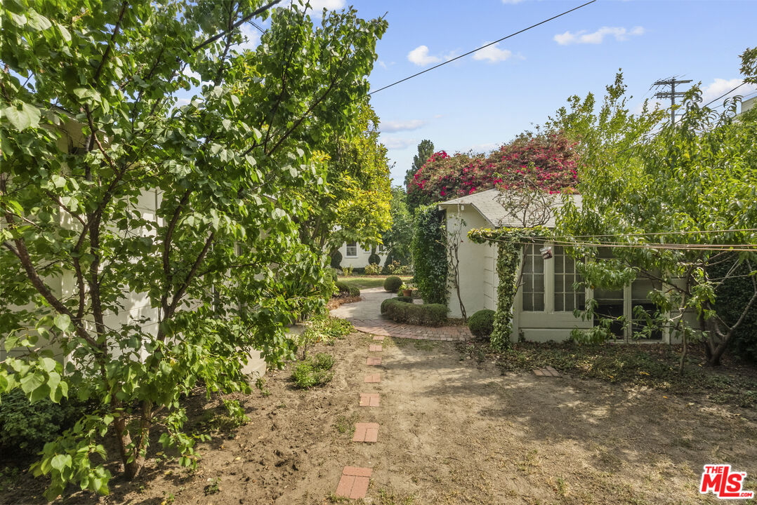 10941 Peach Grove Street Toluca Lake, CA 91601 - Photo 45 of 54