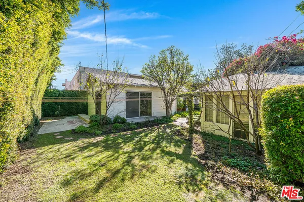 $1,350,000 | 10941 Peach Grove Street, Toluca Lake, CA 91601