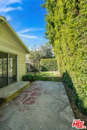 $1,350,000 | 10941 Peach Grove Street, Toluca Lake, CA 91601