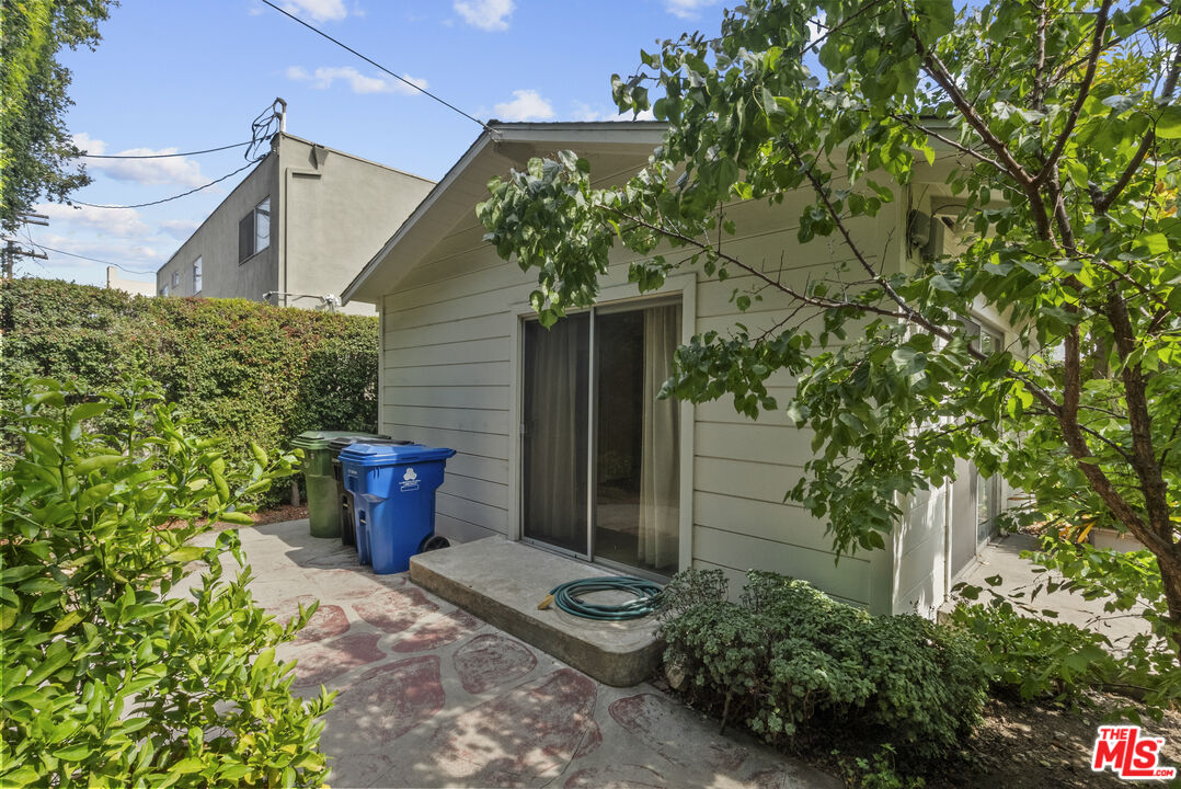 10941 Peach Grove Street Toluca Lake, CA 91601 - Photo 47 of 54