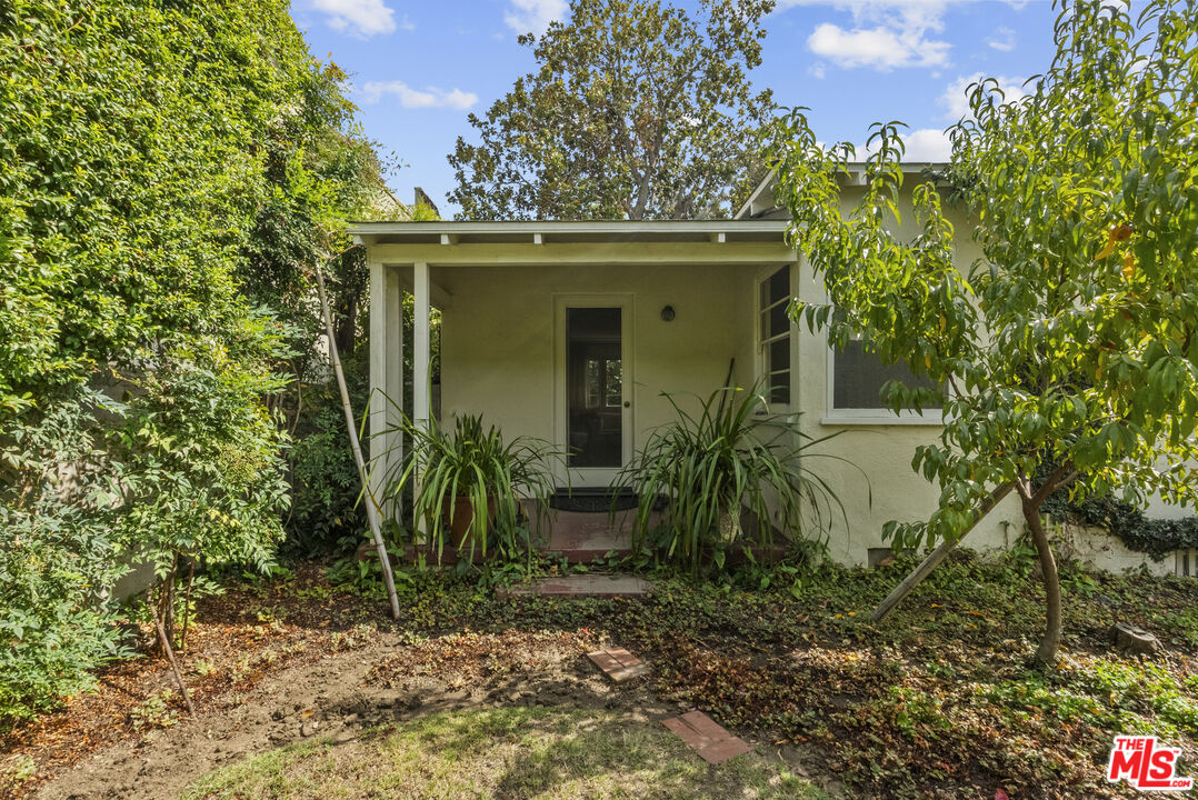 10941 Peach Grove Street Toluca Lake, CA 91601 - Photo 48 of 54