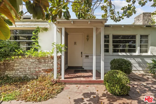 $1,350,000 | 10941 Peach Grove Street, Toluca Lake, CA 91601