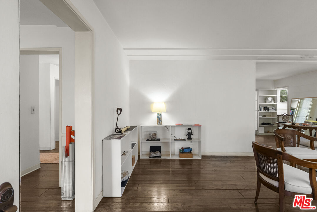 10941 Peach Grove Street Toluca Lake, CA 91601 - Photo 8 of 54