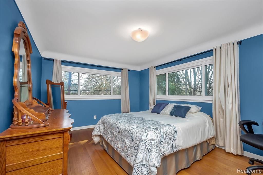 2403 East Square Lake Road Troy, MI 48085 - Photo 23 of 29