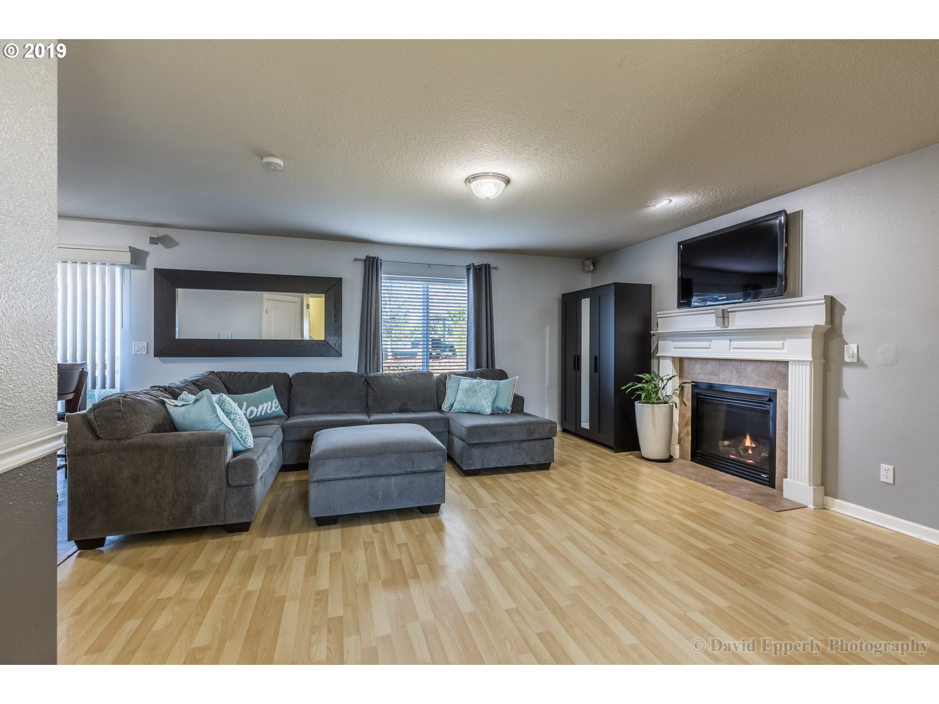 58674 Noble Road St. Helens, OR 97051 - Photo 2 of 14 Living Room