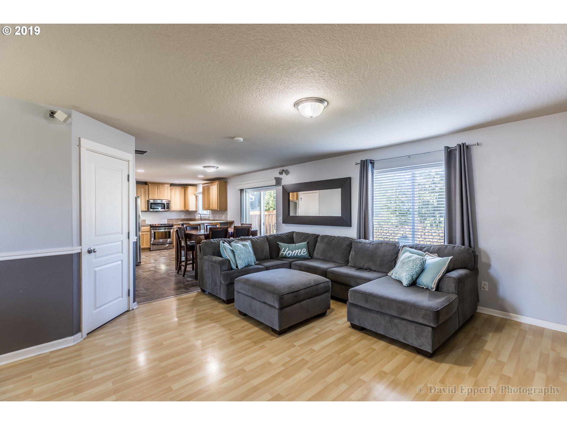 58674 Noble Road St. Helens, OR 97051 - Photo 3 of 14 Living Room/Dining Room