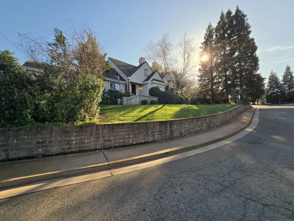 $774,900 | 531 Aurora Place, Redding, CA 96001