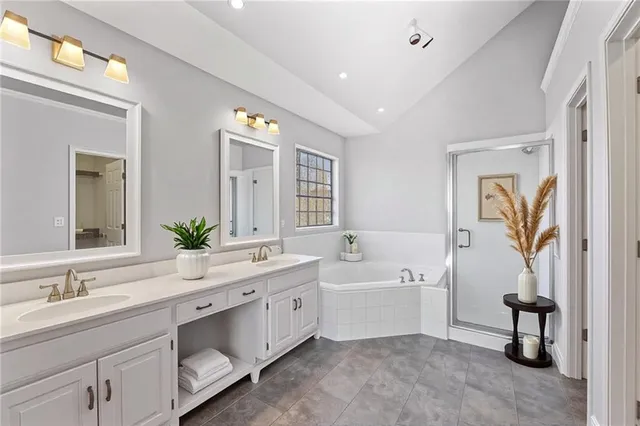 $384,900 | 1509 Saddle Brook Road, Raymore, MO 64083