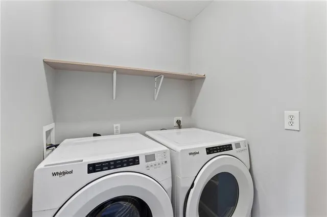 $384,900 | 1509 Saddle Brook Road, Raymore, MO 64083