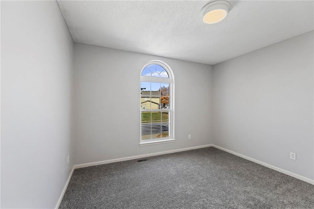 1509 Saddle Brook Road Raymore, MO 64083 - Photo 20 of 43