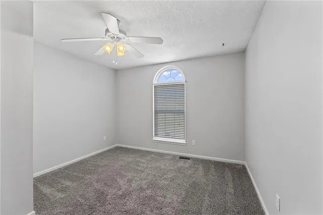 $384,900 | 1509 Saddle Brook Road, Raymore, MO 64083